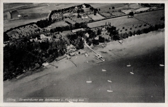 Ak Utting am Ammersee Oberbayern, Utting, Strandhäuser, Flugaufnahme, Wasser, Boote
