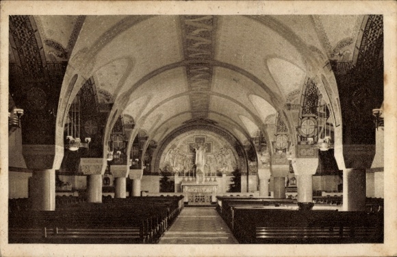 Ak Lisieux Calvados, Basilique de  Innenansicht, Krypta, Kirchenbänke, Altar