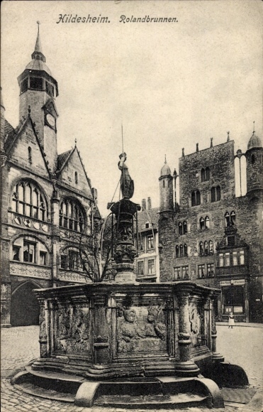 Postcard Hildesheim in Lower Saxony, Rolandbrunnen, architecture, fountain with statue