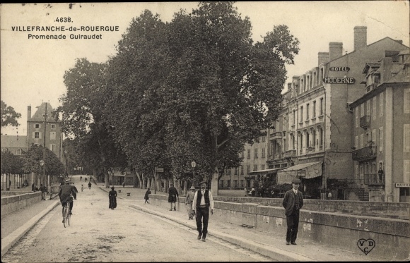 Ak Villefranche de Rouergue Aveyron, Promenade Guiraudet, Hôtel Moderne
