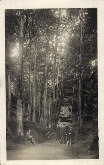 Photo Postcard Ernzen in the Eifel, forest, walkers