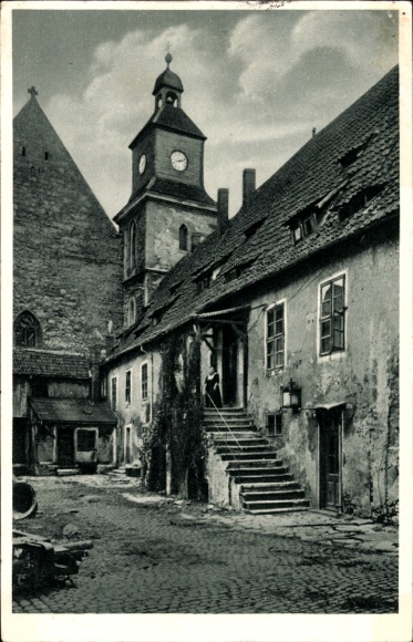 Ak Göttingen in Niedersachsen, Gasse, Kirche