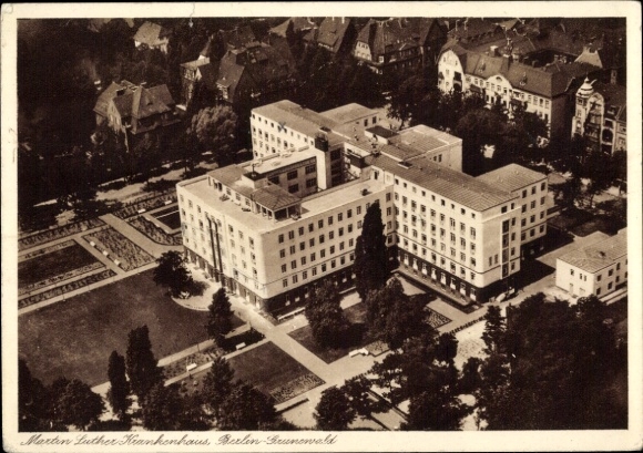 Postcard Berlin Grunewald, view of the Martin Luther Hospital, Caspar-Theyss-Str.