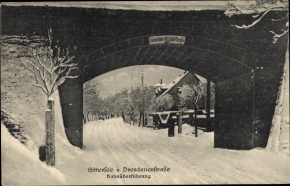 Postcard Dresden Gittersee, Dresdener Straße, railway overpass in winter, snow