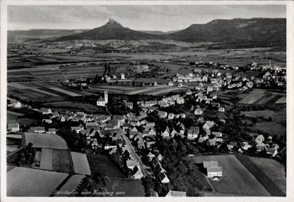 Ak Steinhofen Bisingen im Zollernalbkreis, Luftaufnahme,  Kirche, Felder, Berge