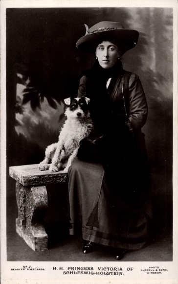Ak Prinzessin Victoria von Schleswig Holstein, Portrait mit Hund