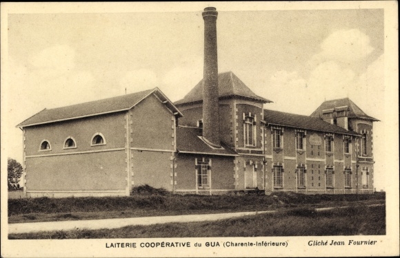 Postcard Gua Charente Maritime, Laiterie Cooperative, dairy, roadside