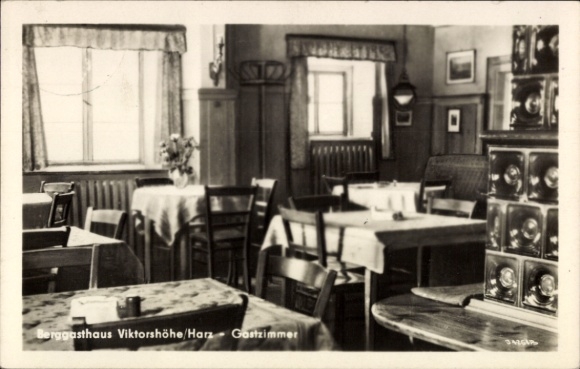 Ak Wernigerode im Harz, Gastzimmer, Tischdecken, Fenster, Stühle, Berggasthaus Viktorshöhe