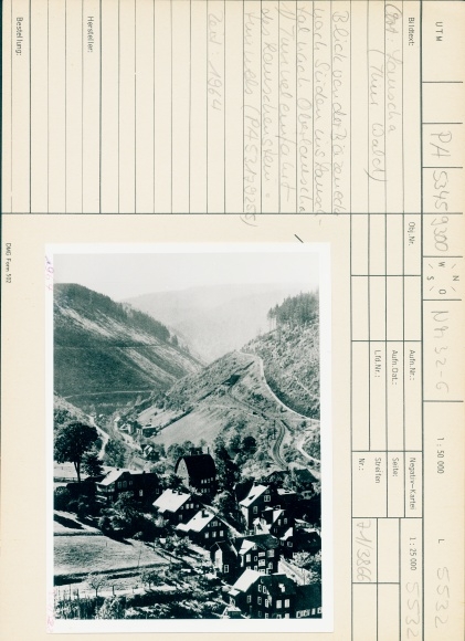 Foto Lauscha im thüringischen Kreis Sonneberg, Blick auf den Ort Richtung Süden, 1964