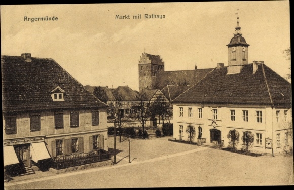 Ak Angermünde in der Uckermark, Markt mit Rathaus