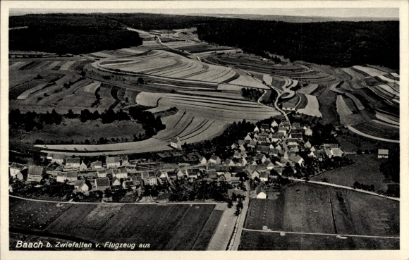Ak Baach Zwiefalten in Württemberg, Luftaufnahme, Dorfansicht, Felder, Landschaft, 
