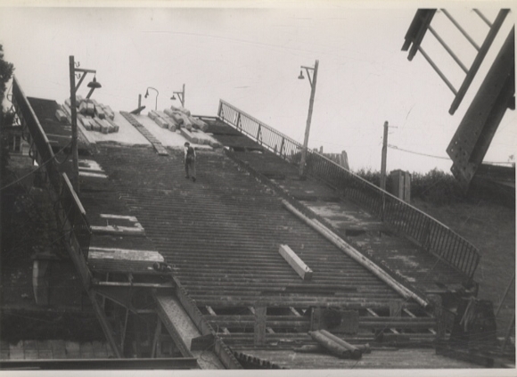 Original Fotos Berlin Tempelhof, zerstörte Germelmann-Brücke, um 1945/46, ca. 12 x 17 cm