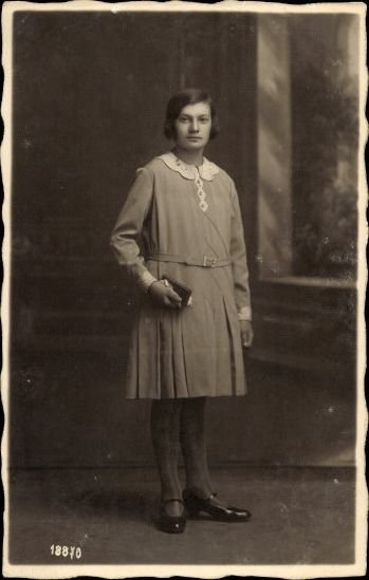 10 old photo PCs on the subject of children, various motifs