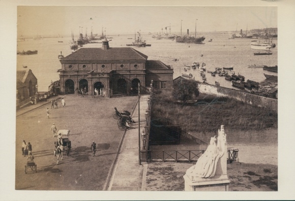 Photo Colombo Sri Lanka Ceylon, harbor section, pier, rickshaw driver, around 1880