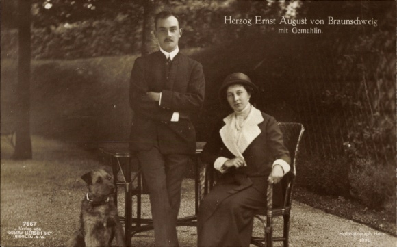 Ak Herzog Ernst August von Braunschweig, Herzogin Viktoria Luise, Hund, Liersch 7667