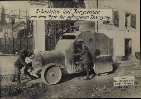 Riesen Ak Erbeutetes italienisches Panzerauto, Gefangene Besatzung, I WK