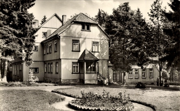 Ak Benneckenstein Oberharz, houten huis, tuin, bomen, rustige omgeving, s gebouw