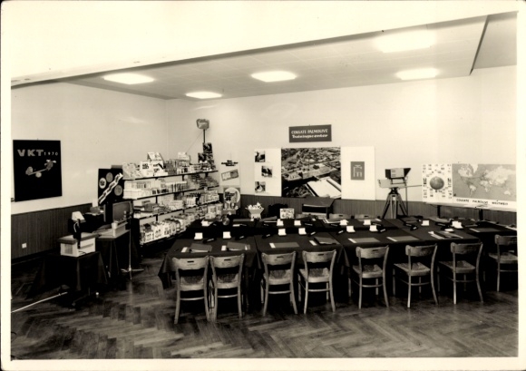 Foto Ak Colgate-Palmolive Trainingscenter, Reklame, Warenauslage