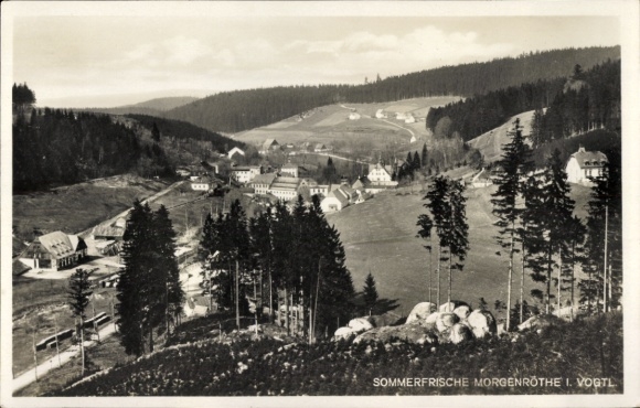 Ak Morgenröthe Rautenkranz Muldenhammer in Vogtland, uitzicht op het dorp en de omgeving