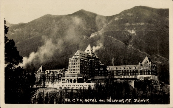 KP Banff Alberta Kanada, CPR Hotel, Sulphur Mountain, góry, czarno-biały