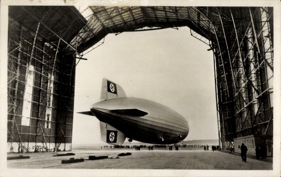 Postcard Deutsche Zeppelin Reederei, LZ 129 Hindenburg ready for takeoff, airship hangar