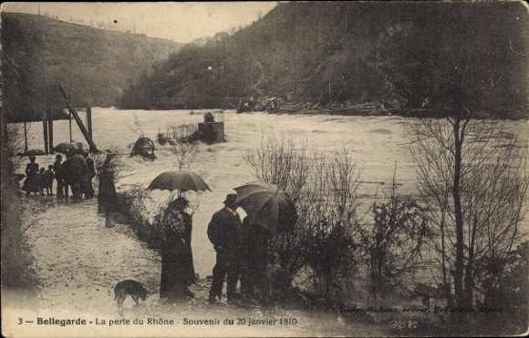 PC Bellegarde Loiret, river landscape, two people with umbrellas, dog, January 20, 1910