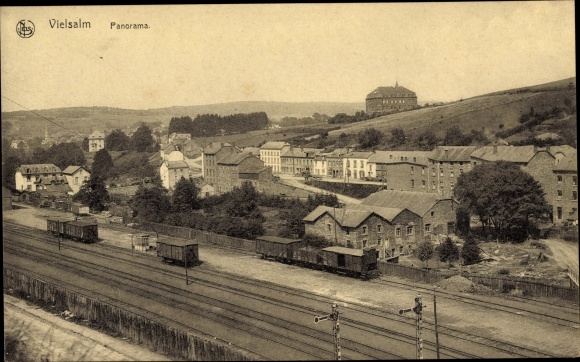 Ak Vielsalm Wallonië Luxemburg, panorama met treinstation, spoorzijde