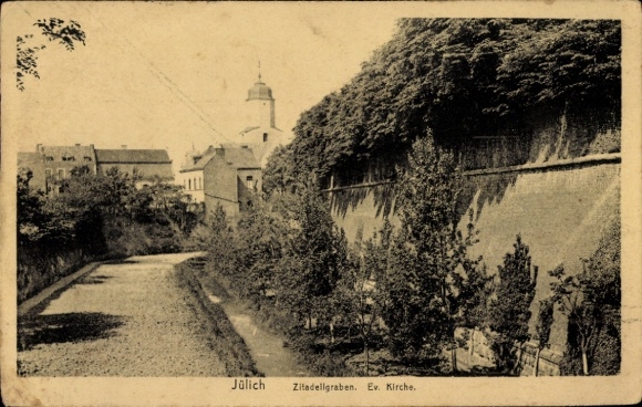 Ak Jülich in Nordrhein Westfalen, Zitadellgraben, Ev. Kirche, Bäume, Mauer, Gebäude im Hinterg...
