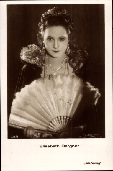 Postcard actress Elisabeth Bergner, portrait, fan