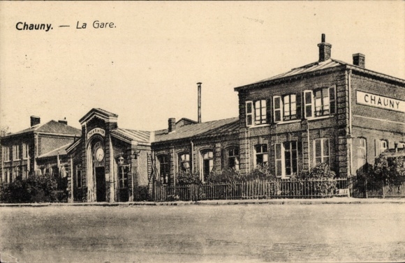 Postcard Chauny Aisne, La Gare