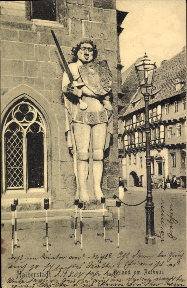 Postcard Halberstadt am Harz, town hall statue, lantern, old buildings