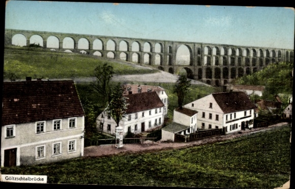 Ak Mylau Vogtland, Blick auf die Göltzschtalbrücke, Häuser