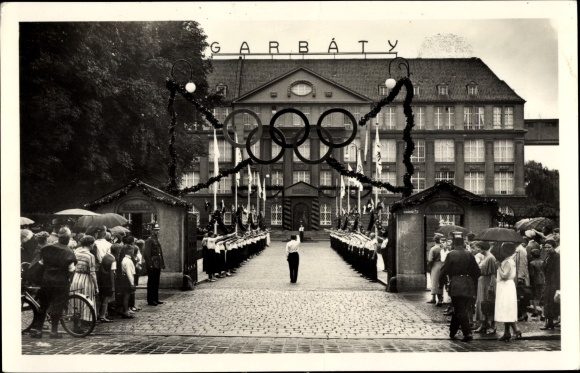 Ak Berlin Pankow, Zigarettenfabrik Garbaty, Festschmuck zu den Olympischen Spielen, Deutscher Gruß