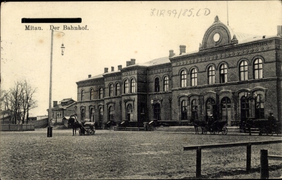 Ak Jelgava Mitau Letland, treinstation, voorplein