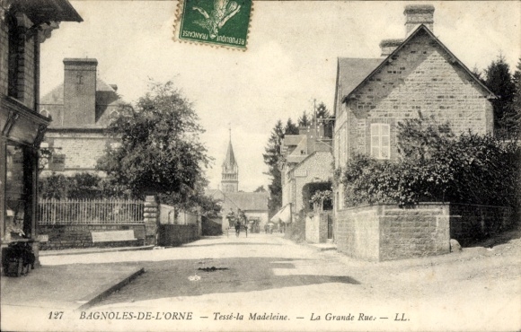 CPA Tessé la Madeleine Bagnoles de l'Orne, La Grande Rue