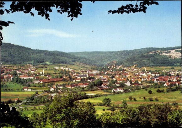 KP Ebermannstadt w Górnej Frankonii, zdjęcie krajobrazu, małe miasteczko, wzgórza, zielone pola