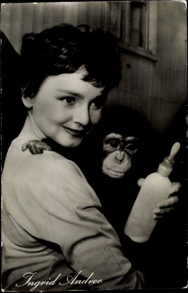Postcard actress Ingrid Andree, portrait, chimpanzee child, milk bottle, three from the variety show