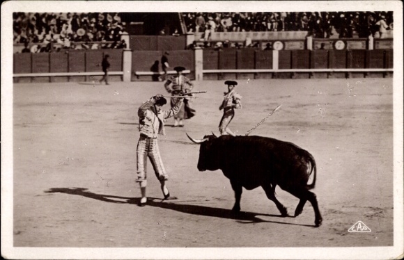 Ak Stierkampf, Arena, Torero, Zuschauer