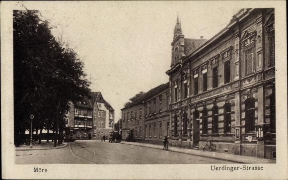PC Moers am Niederrhein, view of Uerdinger Strasse, street section