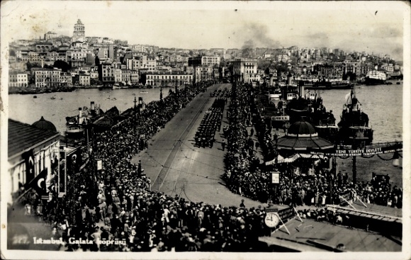 Ak Galata Konstantinopel Istanbul Türkei, Brücke, Parade