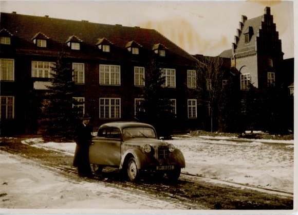 Photo Środa Wielkopolska Schroda Neumarkt Posen, District Hospital, doctor with car, winter