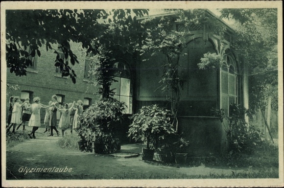 KP Brühl w Westfalii, internat i Liceum zm. Urszulanki, altanka wisteria