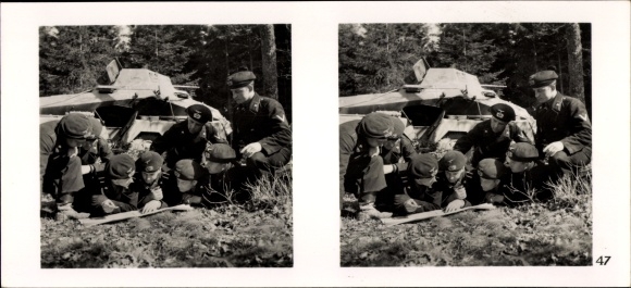 Stereo spatial image photo &quot;The Battle in the West&quot;, No. 47 tank soldiers are instructed on a map