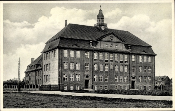 Postcard Haldensleben in Saxony Anhalt, Reform Realgymnasium, Forestry School, exterior view