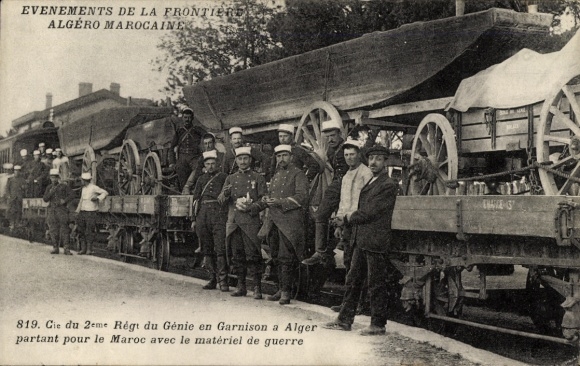 CPA Cie du 2eme Régt du Génie en Garnison a Alger partant pour le Maroc avec le matériel de guerre