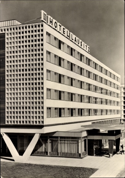 Postcard Cottbus in der Niederlausitz, Hotel Lausitz, exterior view