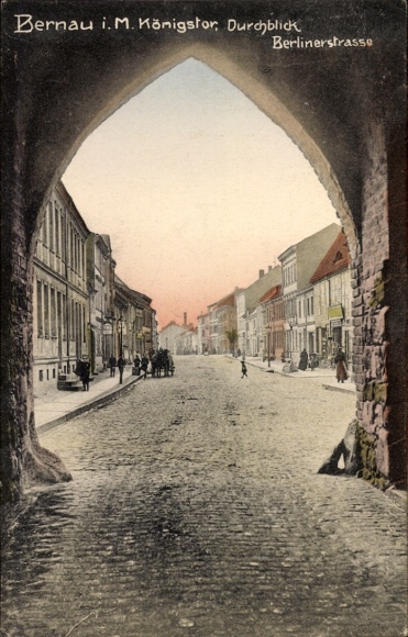 Postcard Bernau in der Mark, Königstor, view through Berlinerstraße