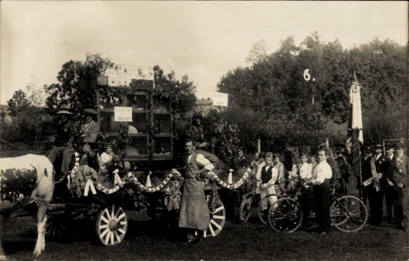 Photo Postcard Freiberg in Saxony, parade of the animal protection association, anyone who loves people cannot hate animals