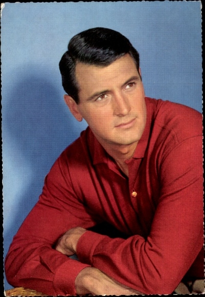 KP aktor Rock Hudson, w czerwonej bluzie