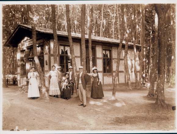 Photo Koserow on the Baltic Sea, people in front of the forest tavern
